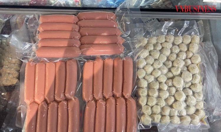 Thực phẩm bẩn, không nhãn mác vẫn... ‘hoành hành’ trên thị trường