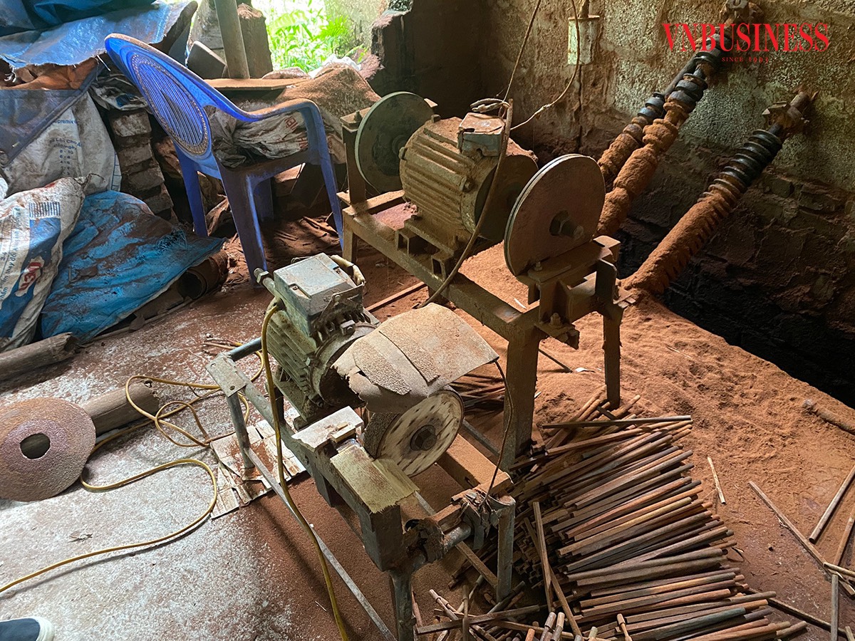 HTX đã đầu tư nhiều loại máy móc trong quy trình sản xuất đũa, nhưng theo thời gian, hầu hết các loại máy móc đã xuống cấp.