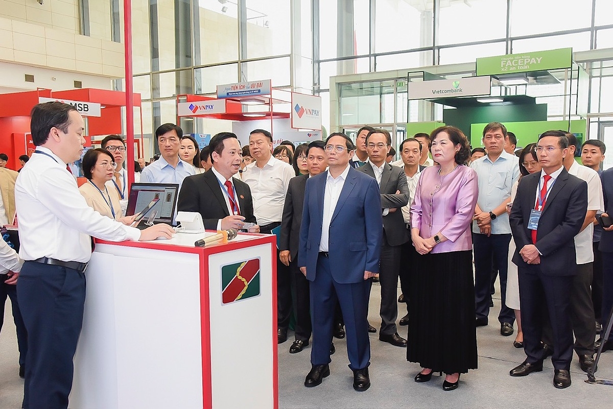 Sự kiện chuyển đổi số ngành Ngân hàng năm 2024 với chủ đề “Mở rộng kết nối và phát triển hệ sinh thái số”, tham dự sự kiện có Thủ tướng Chính phủ Phạm Minh Chính; lãnh đạo một số bộ, ngành…