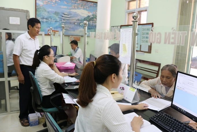 Người dân đến giao dịch tại QTDND Tân Dĩnh &lpar;Bắc Giang&rpar;.