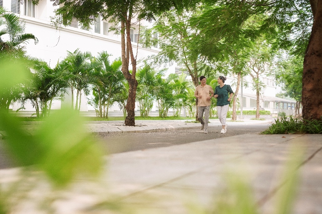 Đường dạo bộ rộng thoáng giúp cư dân nâng cao sức khỏe thể chất và tinh thần.