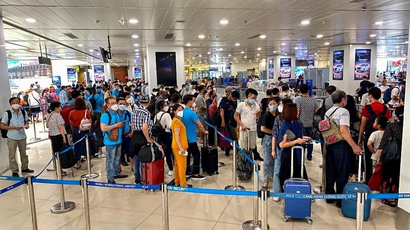 Giá vé máy bay tăng cao đang gây ảnh hưởng đến ngành du lịch.