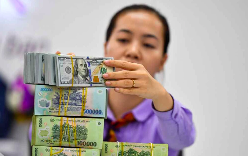 NHNN khẳng định chưa đặt vấn đề điều chỉnh lãi suất tăng hay giảm, mà vẫn duy trì lãi suất điều hành hiện nay.