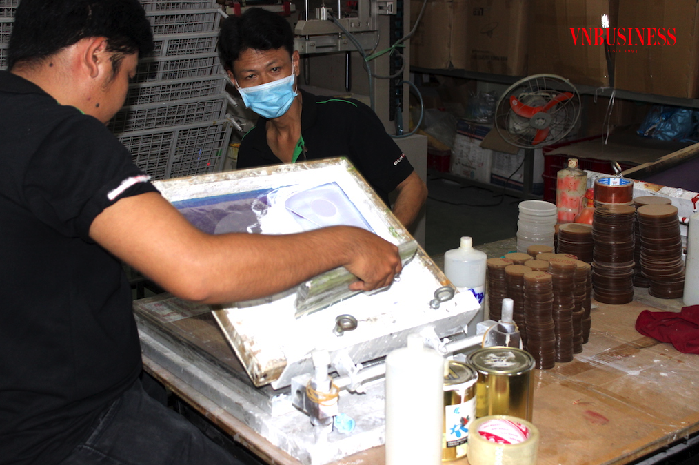 Dù có tín hiệu khởi sắc trở lại nhưng các DN nội địa trong ngành sơn và mực in vẫn đối mặt thách thức trước sức ép cạnh tranh quá lớn từ khối ngoại.