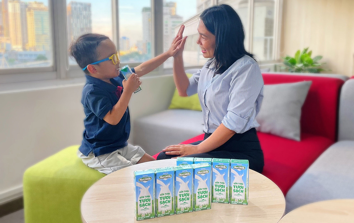 “Sữa tươi từ trang trại NutiMilk đang nhận được sự quan tâm ưu ái của nhiều nhà nhà đầu tư, trong đó có các khách hàng đến từ Nhật Bản, Trung Quốc…”, ông Trần Bảo Minh – Phó chủ tịch HĐQT Nutifood - tiết lộ tại tọa đàm.