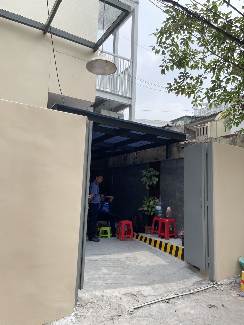 Theo Sở Xây dựng TP.HCM, Công ty Phát Đạt xây dựng sai phép “Cửa thông từ toà nhà trụ sở công ty ra hẻm 41 Phạm Ngọc Thạch”. Ảnh: ghi nhận ngày 07/3/2024.