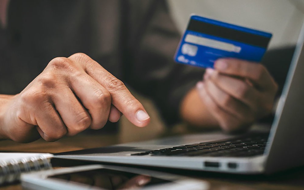 Chính phủ vừa ban hành Nghị định 52, quy định rõ 4 trường hợp sẽ bị phong tỏa tài khoản thanh toán từ ngày 1/7.