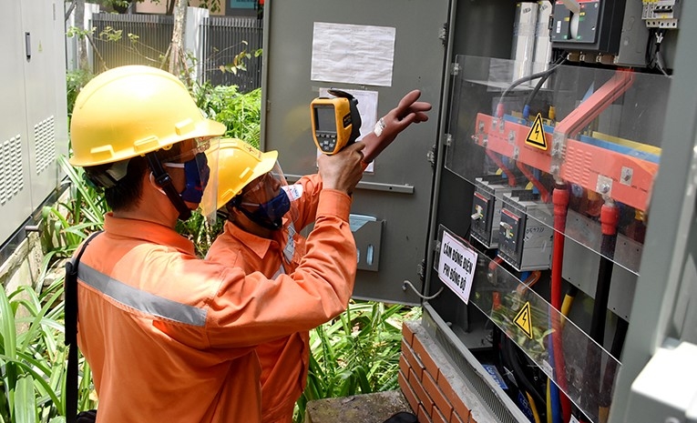 EVN khẳng định không có chuyện kêu gọi DN tự nguyện giảm 30% lượng điện tiêu thụ.