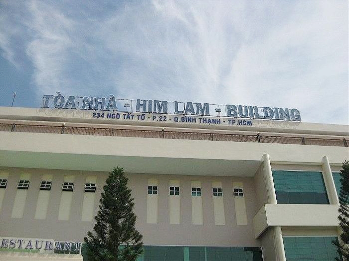 Trụ sở chính của công ty Cao Ốc Xanh tại địa chỉ 234 Ngô Tất Tố, phường 22, Quận Bình Thạnh, TP.HCM. Doanh nghiệp này bị Chi cục thuế Quận Bình Tân cưỡng chế thuế bằng biện pháp trích tiền từ tài khoản và phong tỏa tài khoản tại 3 ngân hàng vì nợ thuế quá hạn hơn 11,2 tỷ đồng.