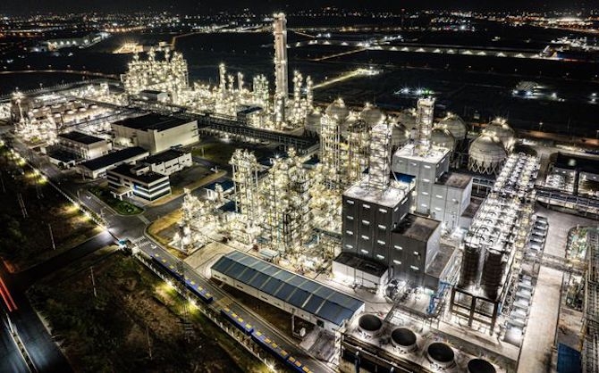 Nhà máy Hyosung tại Khu Công nghiệp Phú Mỹ 2, thị xã Phú Mỹ, tỉnh Bà Rịa - Vũng Tàu vào ban đêm.