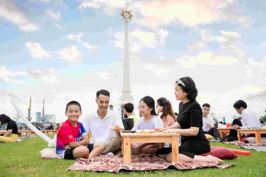 Lễ hội ra mắt bộ đôi tiện ích điểm nhấn của Vinhomes Royal Island sẽ mang lại không gian vui chơi, giải trí đẳng cấp và hấp dẫn cho hàng ngàn du khách.