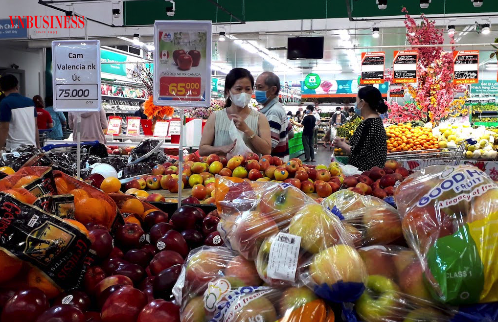 Tràn ngập trái cây nhập khẩu trong các siêu thị đang là một thách thức cho ngành hàng trái cây nội địa.