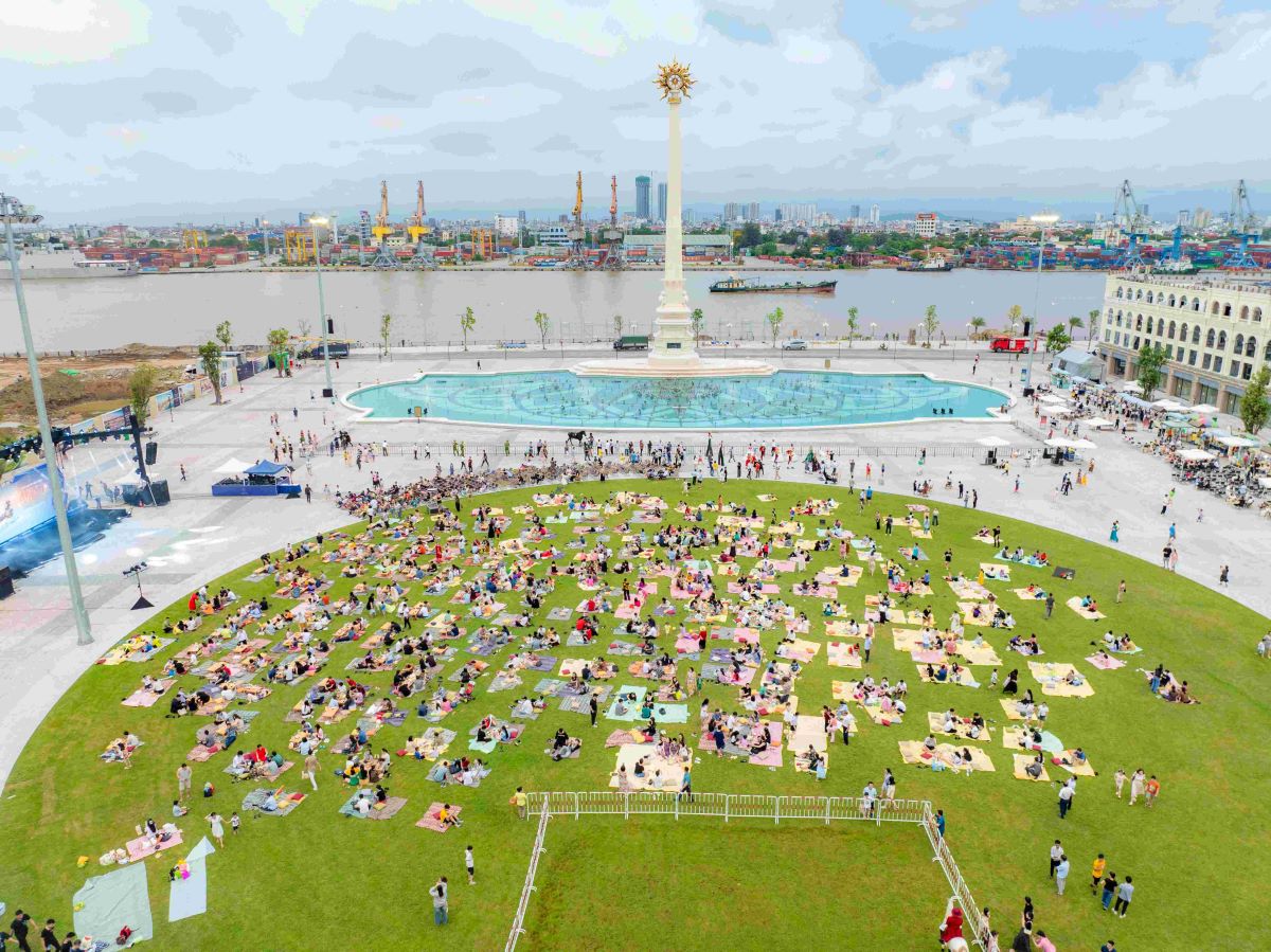 Vinhomes Royal Island trong tương lai sẽ là thành phố lễ hội sôi động bốn mùa.