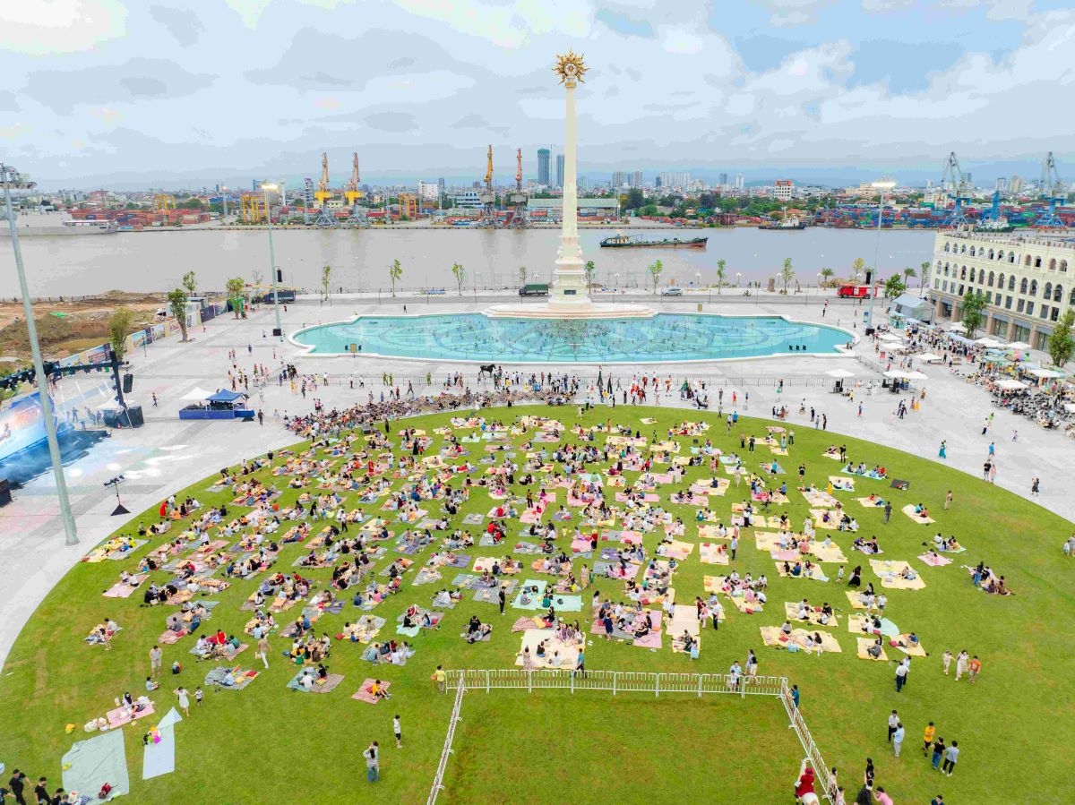 Vinhomes Royal Island trong tương lai sẽ là thành phố lễ hội sôi động bốn mùa.