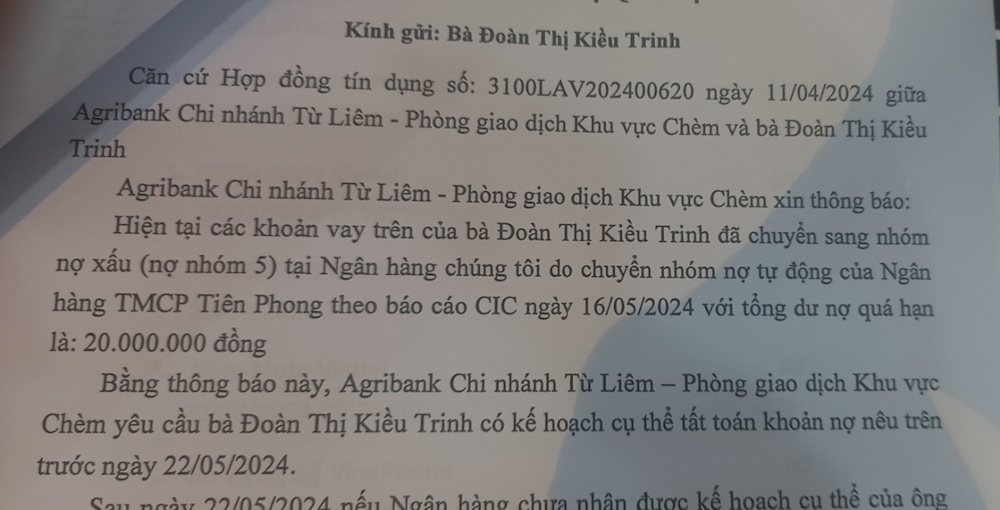 Chị Đoàn Thị Kiều Trinh chỉ biết mình có khoản nợ xấu tại TPBank khi nhận được thông báo từ Agribank.