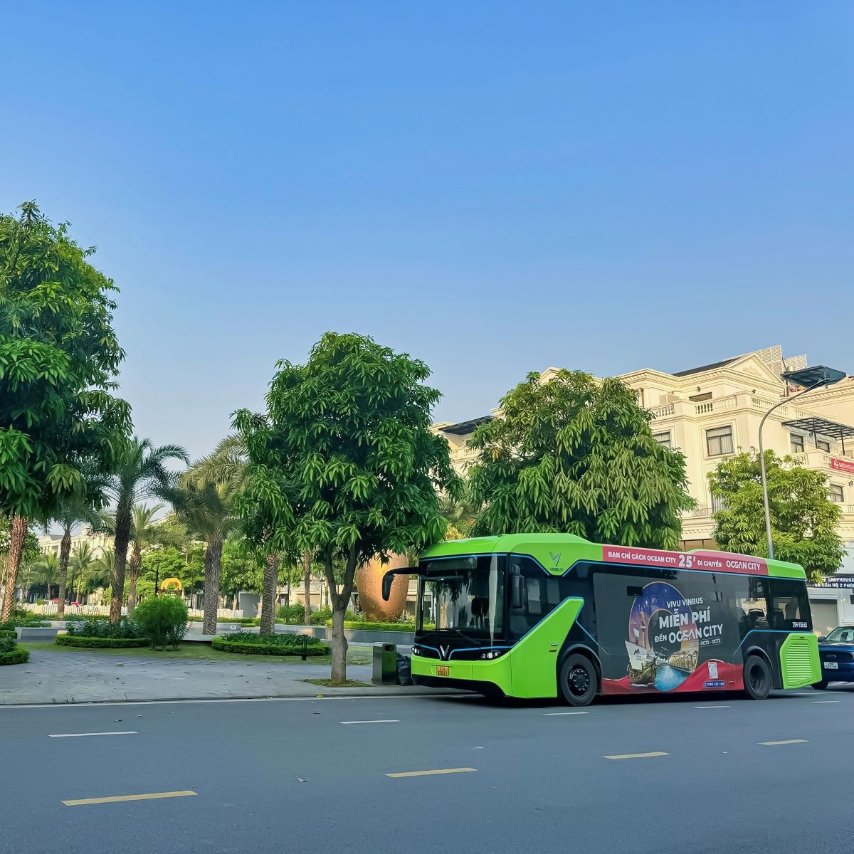 Việc di chuyển tới Vinhomes Royal Island ngày càng dễ dàng, tiện lợi.