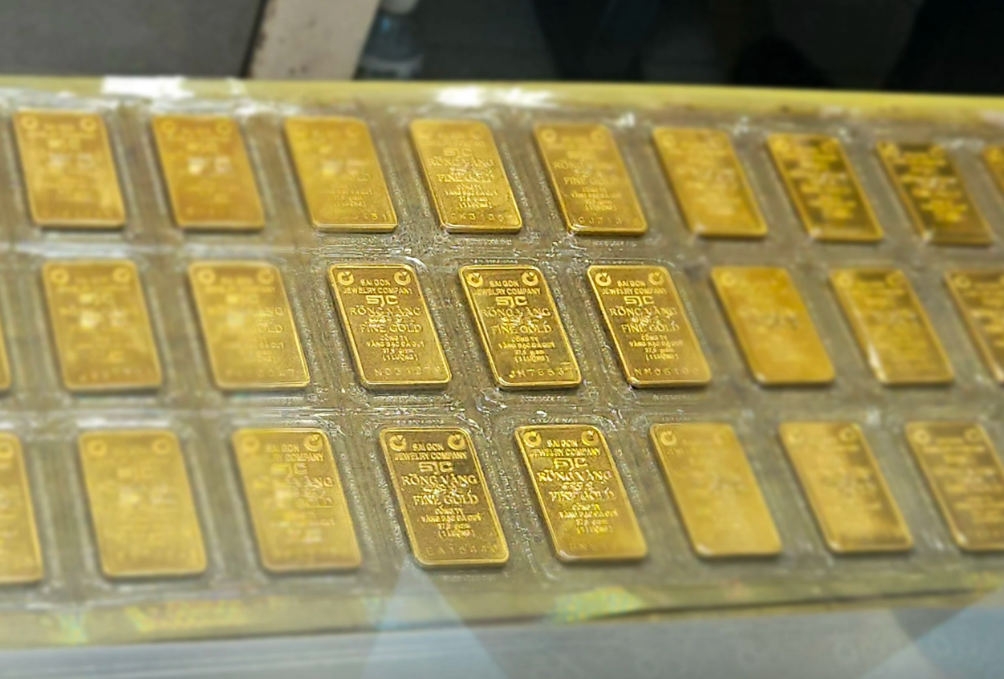 Vàng miếng SJC tiếp tục lao dốc.
