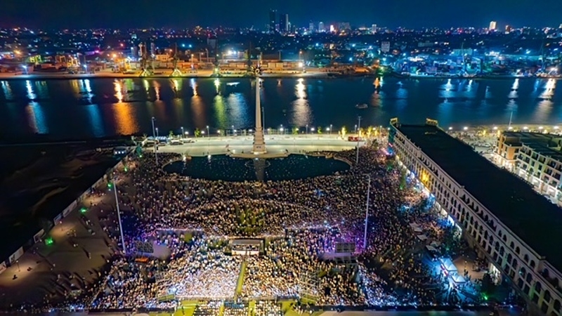 Sức hút “khổng lồ” của Đại nhạc hội quốc tế Wonder Island trong ngày khai trương.