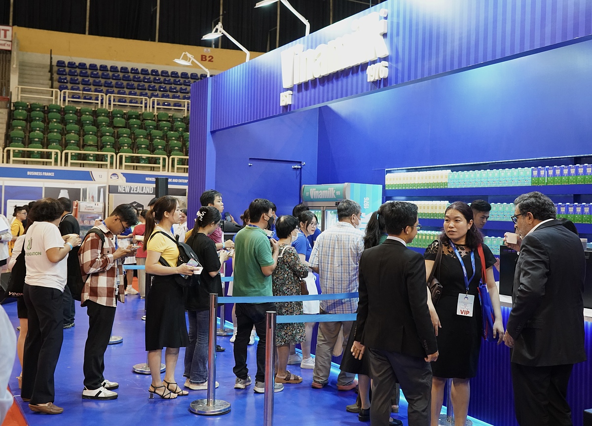 Super Nut Cappuccino, kem tươi Vinamilk Frozen Yogurt, Slush Vfresh Necta Đào… là những món nước sáng tạo, thu hút đông đảo khách đến thử.