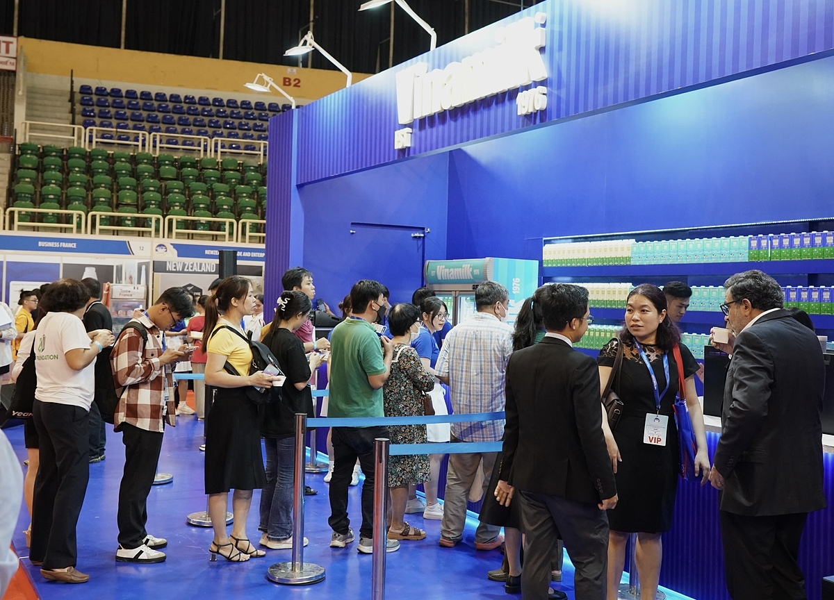 Super Nut Cappuccino, kem tươi Vinamilk Frozen Yogurt, Slush Vfresh Necta Đào… là những món nước sáng tạo, thu hút đông đảo khách đến thử.