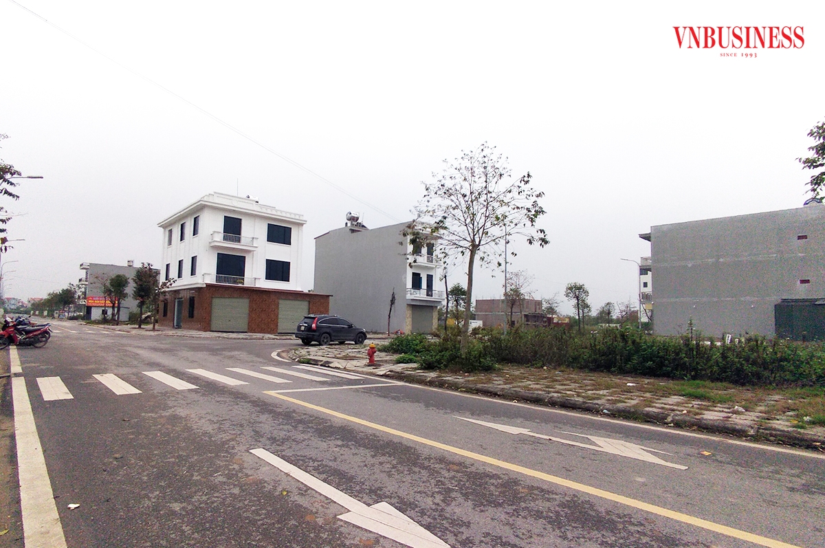 Chuyên gia cảnh báo đất nền ở tỉnh có cơ hội đón sóng chu kỳ mới, tuy nhiên rủi ro chôn vốn dài hạn cũng rất cao.