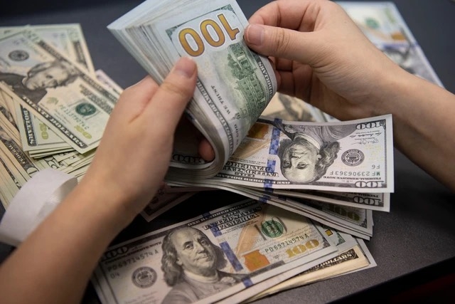 Tỷ giá USD/VND giảm 15 đồng so với hôm qua.