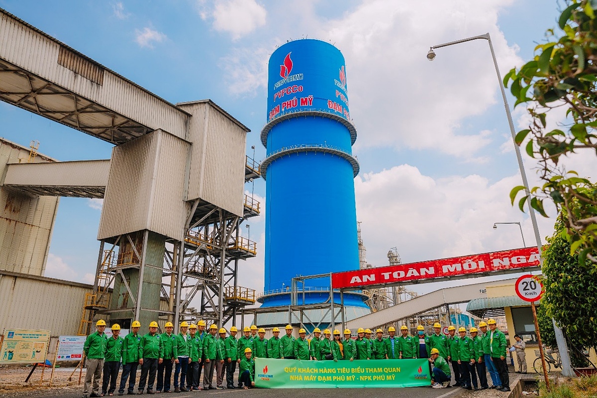 Trong tháng 4 và 5/2024, Tổng Công ty Phân bón và Hóa chất Dầu khí &lpar;PVFCCo&rpar; đã phối hợp với đơn vị thành viên tổ chức các chương trình tham quan đặc biệt tại Nhà máy Đạm Phú Mỹ và NPK Phú Mỹ để đón tiếp đoàn khách hàng tiêu biểu.