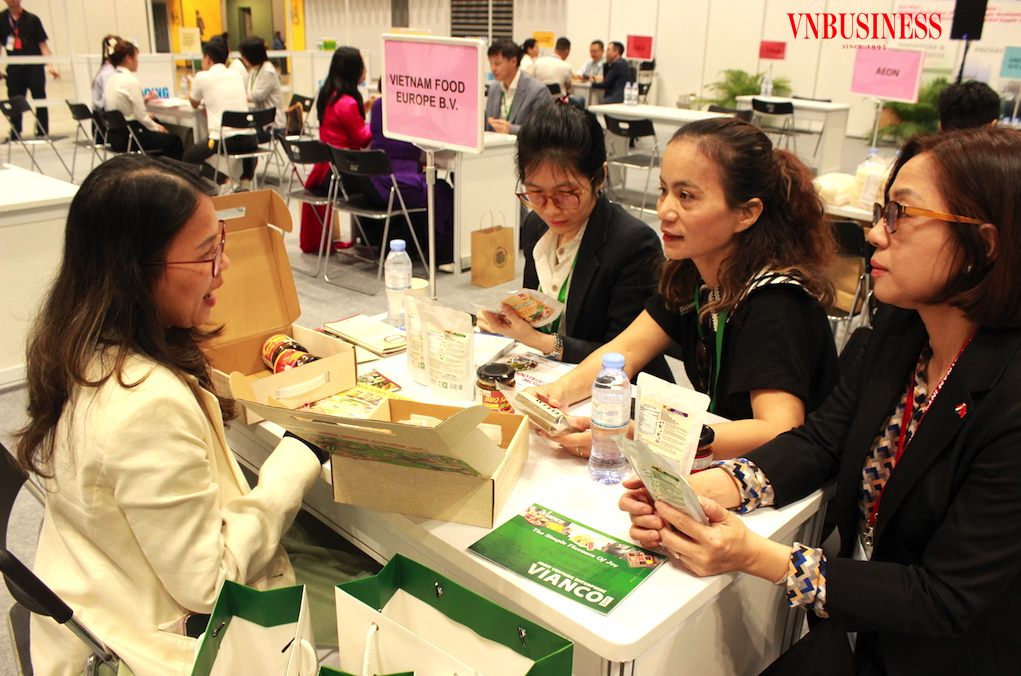 Đẩy mạnh kết nối giao thương là hành động hỗ trợ thiết giúp DN Việt khơi thông đầu ra.