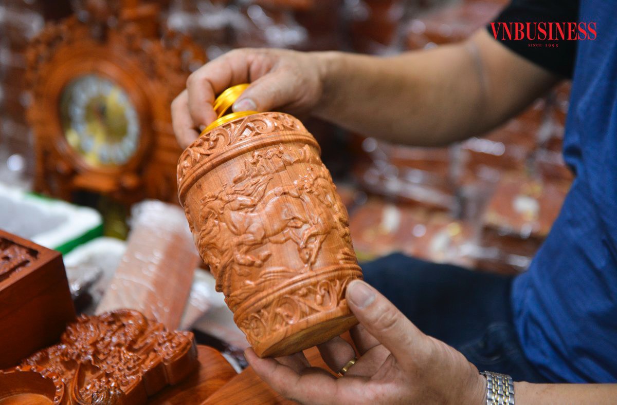 Những nghệ nhân luôn trăn trở với việc giữ gìn và phát huy giá trị các sản phẩm đặc trưng của làng nghề truyền thống.