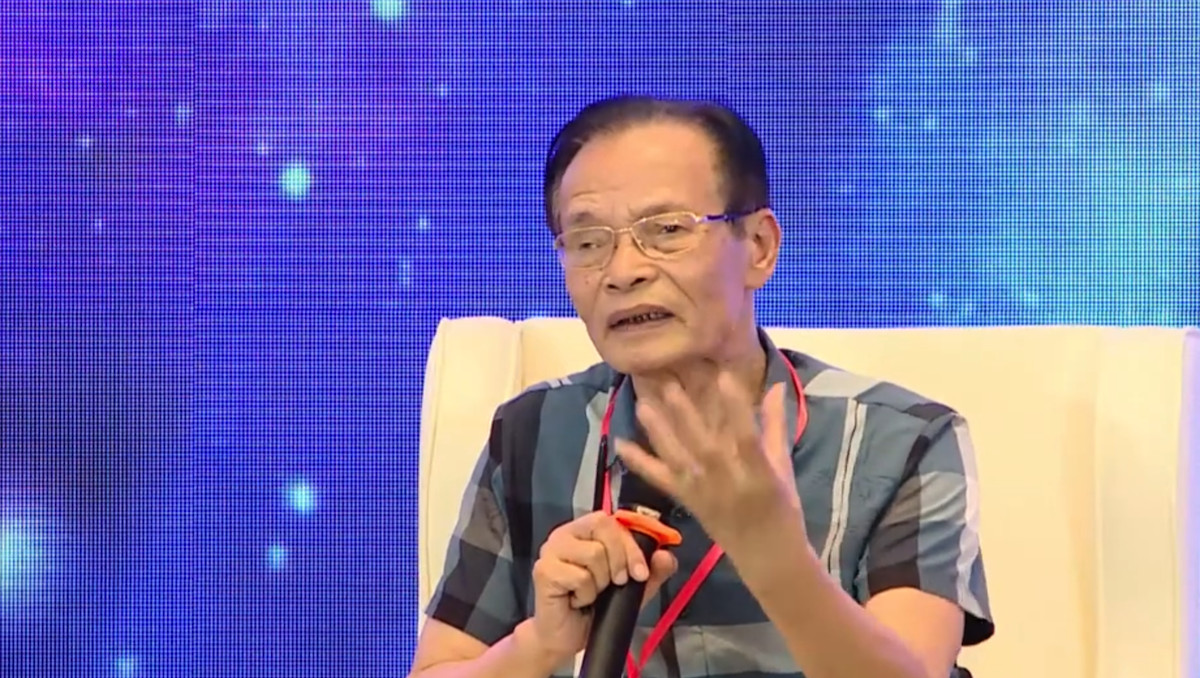 TS Lê Xuân Nghĩa cho rằng, bất động sản là một thị trường có giá trị rất lớn trong nền kinh tế, tuy nhiên lại đang tắc nghẽn. Nếu không gỡ được nút thắt này thì nền kinh tế khó đi lên một cách vững chắc.