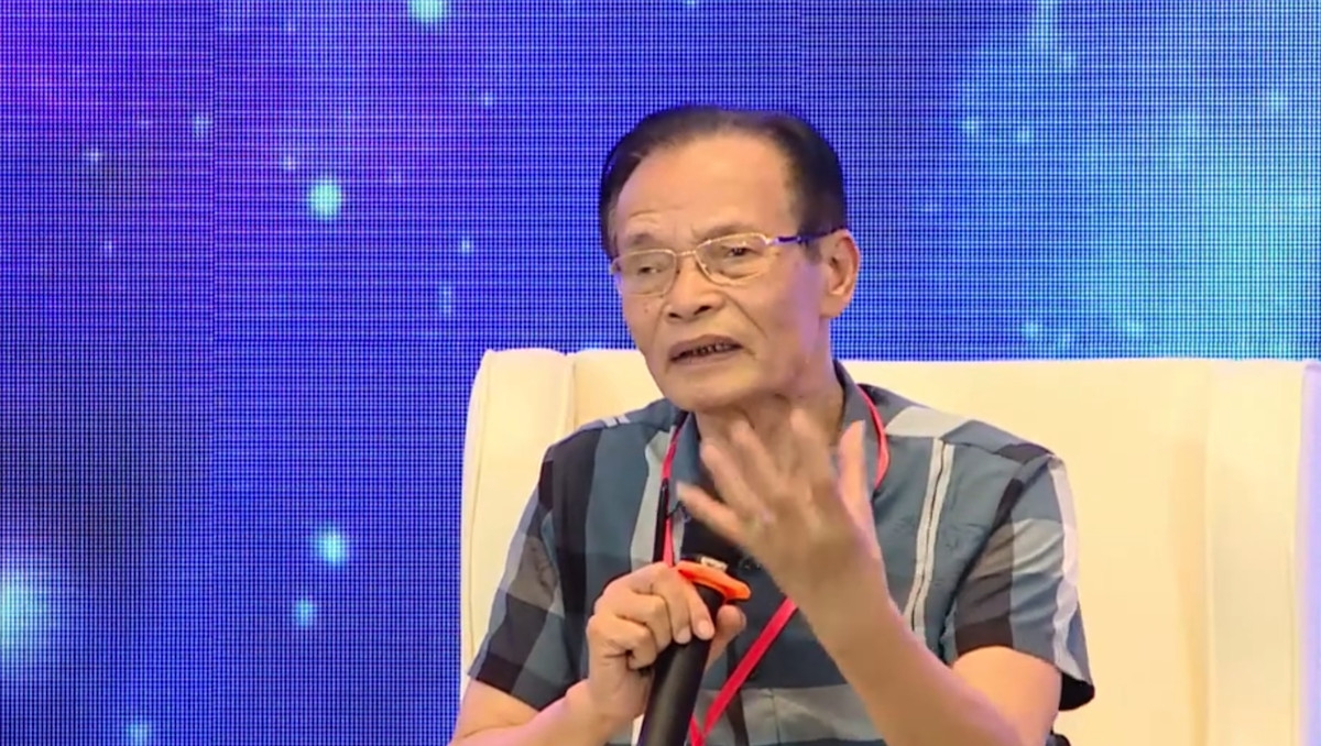 TS Lê Xuân Nghĩa cho rằng, bất động sản là một thị trường có giá trị rất lớn trong nền kinh tế, tuy nhiên lại đang tắc nghẽn. Nếu không gỡ được nút thắt này thì nền kinh tế khó đi lên một cách vững chắc.