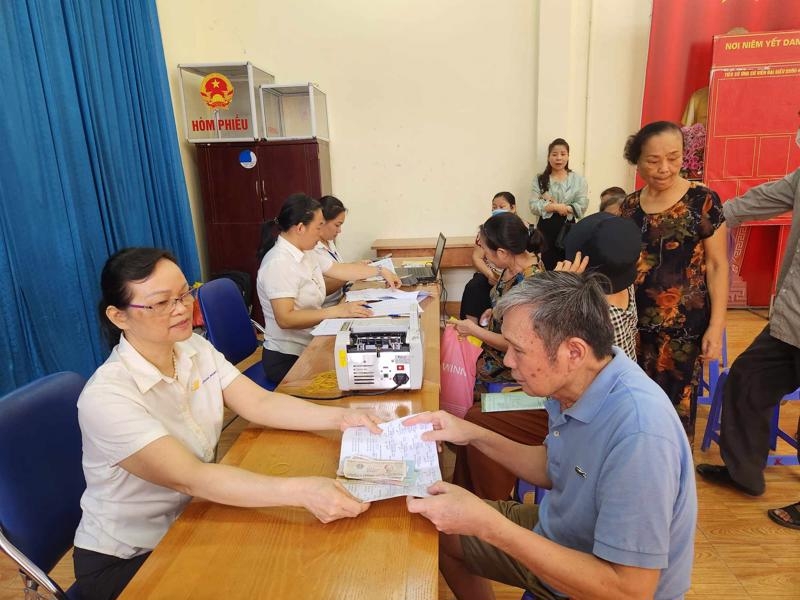 Lao động nam tới tuổi nghỉ hưu có thời gian tham gia BHXH 15 năm, tỷ lệ hưởng lương hưu bằng 33,75% mức đóng.