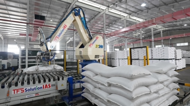 Hệ thống dây chuyền sản xuất được đầu tư công nghệ tiên tiến và hiện đại.