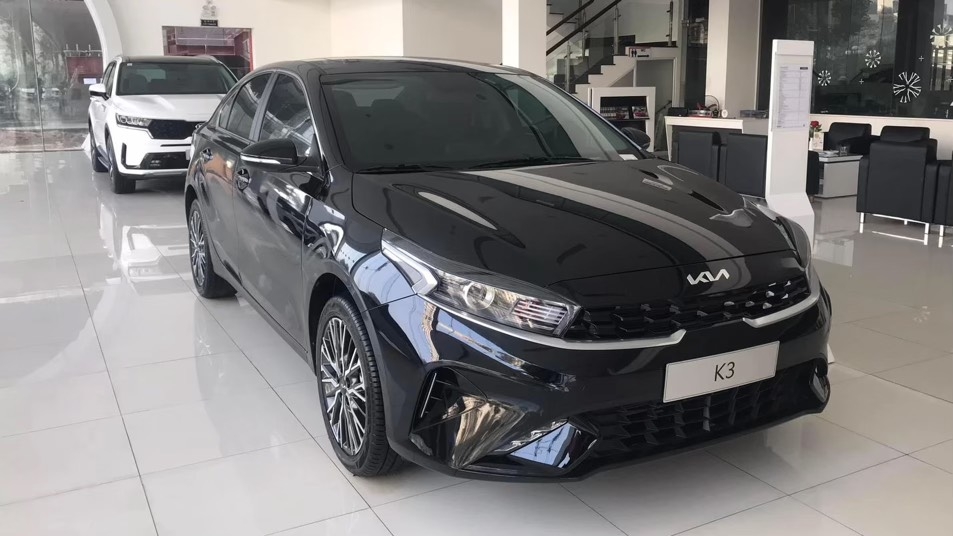 Thị trường sedan cỡ C có sự phục hồi nhưng vẫn yếu ớt.