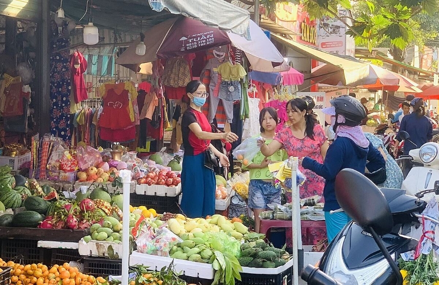 Cho thuê sạp hàng, ki ốt trong chợ truyền thống là mô hình đang được nhiều HTX quản lý chợ thực hiện.