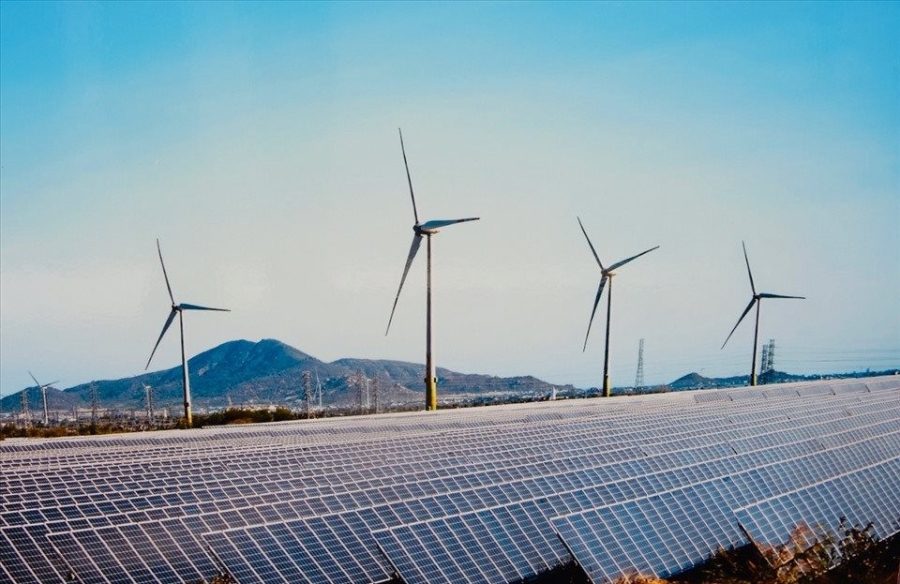 Bộ Công Thương nêu quan điểm rằng việc tiếp tục duy trì các chính sách giá FIT không còn phù hợp.