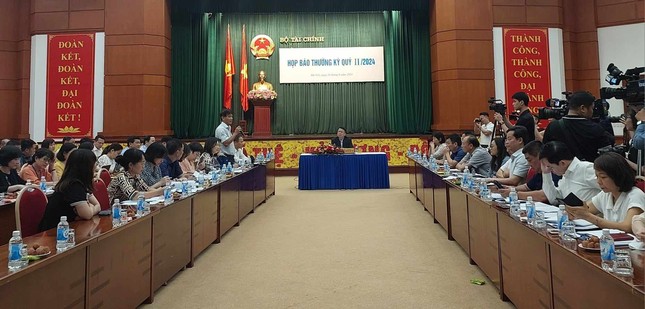 Với đề xuất của chuyên gia về đánh thuế với giao dịch vàng, Bộ Tài chính cho biết sẽ tiếp thu, đánh giá, sẽ nghiên cứu và có báo cáo cơ quan có thẩm quyền xem xét, quyết định nếu hợp lý.