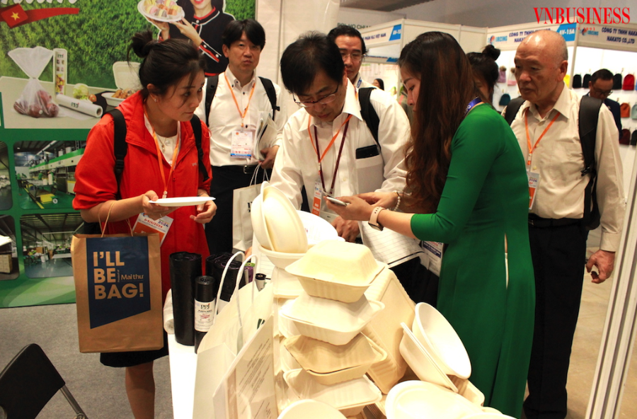 Các nhà thu mua của Nhật Bản dành sự quan tâm đến những sản phẩm tái chế thân thiện môi trường do DN Việt sản xuất.