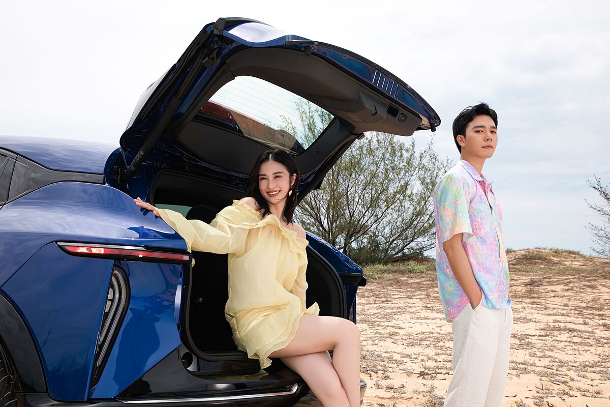 VF 7 có mức giá niêm yết từ 850 triệu đồng cho phiên bản VF 7S, chưa kèm pin.