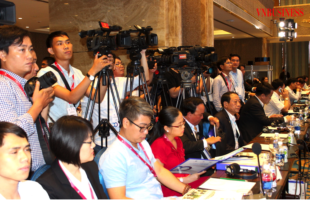 Các doanh nghiệp đang cần báo chí “xuyên thẳng” vào những vấn đề bất cập để các cơ quan quản lý sớm có giải pháp tháo gỡ và có những “liều thuốc” thông tin xác đáng giúp họ vượt khó.