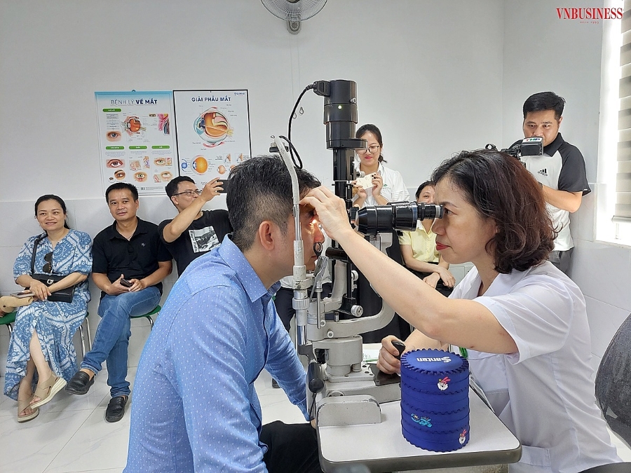 Các chuyên gia đầu ngành về lĩnh vực nhãn khoa và các trang thiết bị hiện đại nhất của bệnh viện đã được chuẩn bị để phục vụ khám cho các nhà báo, phóng viên