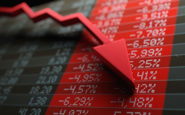 Việc đồng loạt các cổ phiếu trụ bị xả mạnh khiến tài sản các tỷ phú cũng bốc hơi hàng trăm tỷ đồng.