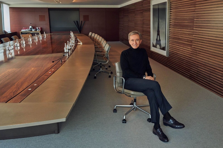 Tại văn phòng LVMH ở Paris. NHIẾP ẢNH GIA: RUVEN AFANADOR