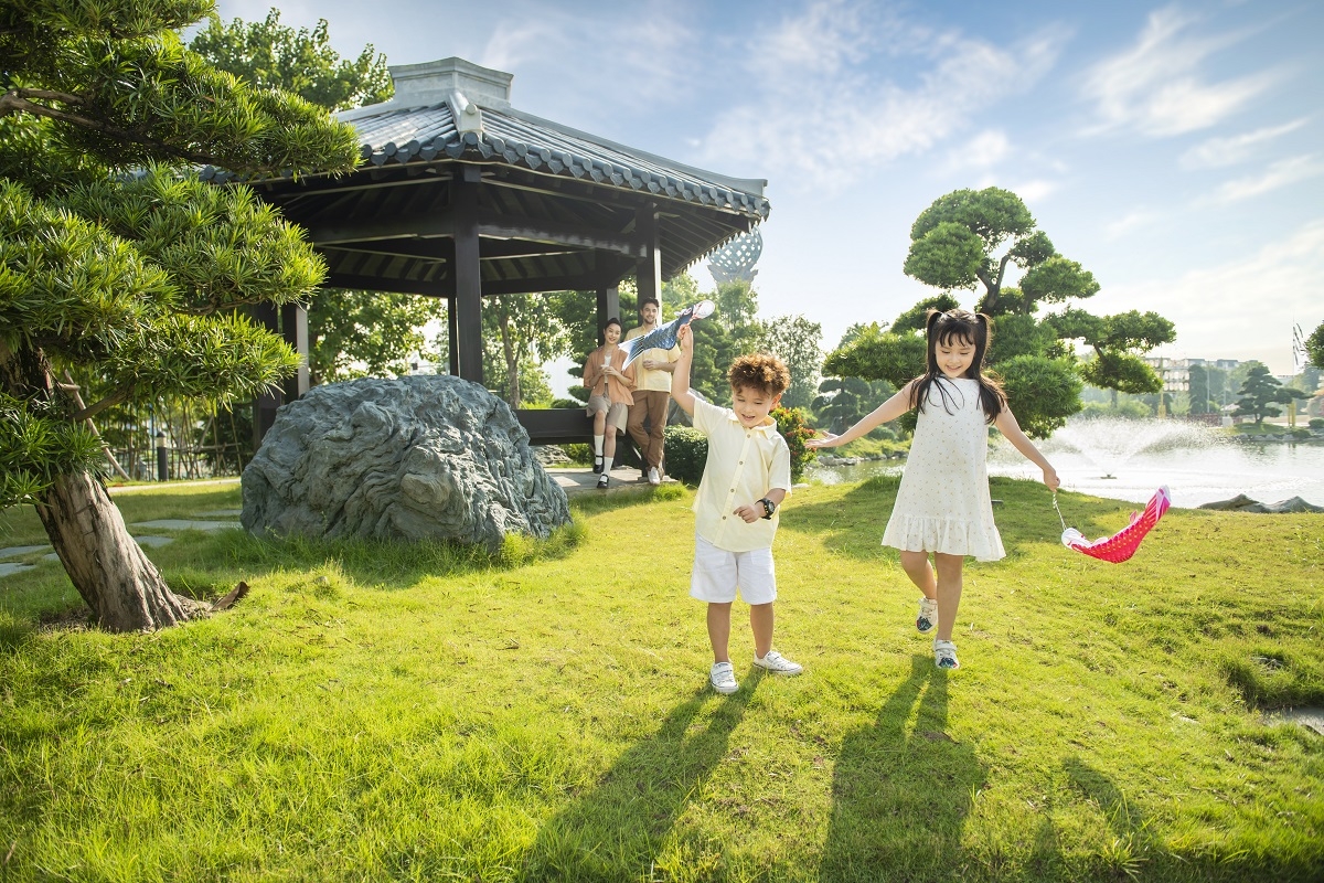 Với sự hiện diện của bộ đôi công viên nội khu đẳng cấp tại phân khu New York và Tokyo, cuộc sống tại Vinhomes Golden Avenue sẽ được vun đắp bởi những trải nghiệm hạnh phúc, sum vầy và các hoạt động gắn kết cộng đồng.