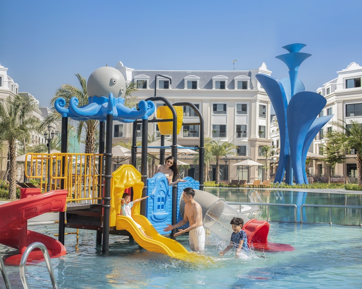 Công viên cũng có nhiều tiện ích vui chơi, giải trí đa dạng dành cho cư dân mọi lứa tuổi.