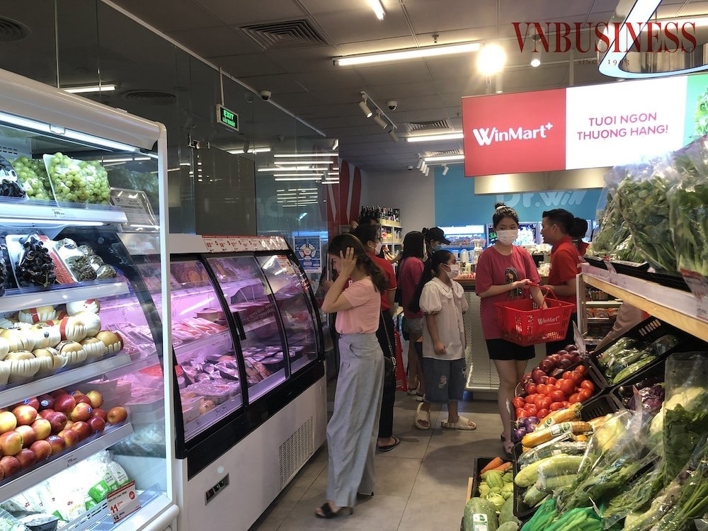 Chuyên gia cho rằng, vẫn phải lường trước hiện tượng “té nước theo mưa” khi tăng lương từ 1/7.