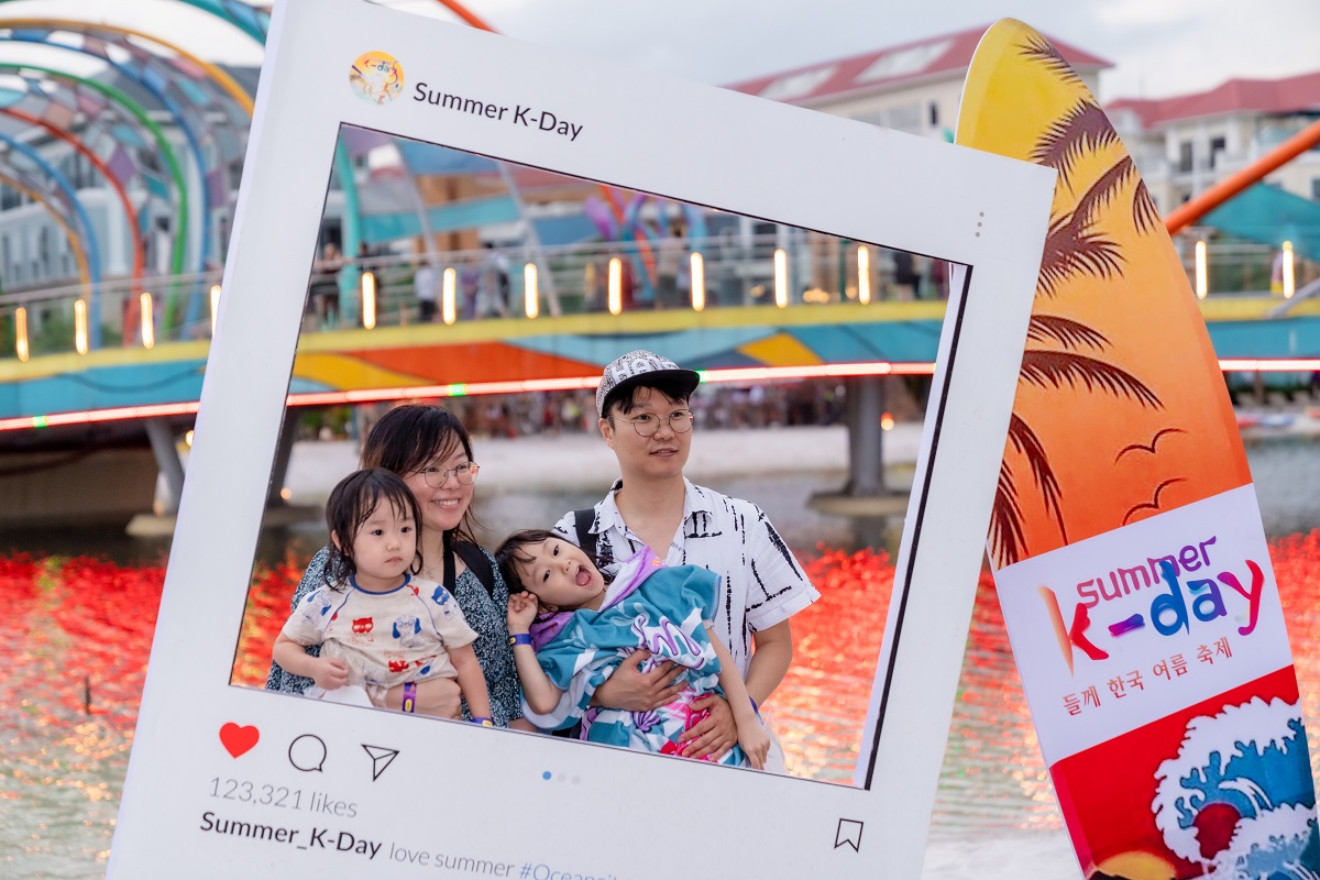 Đến K-Town, Vinhomes Ocean Park 2, cộng đồng người Hàn cảm thấy như đang đi giữa quê hương.