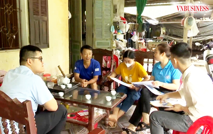 Cán bộ tuyên truyền là cánh tay nối dài của cơ quan BHXH, góp phần mở rộng lưới an sinh &lpar;Ảnh: YTV&rpar;.