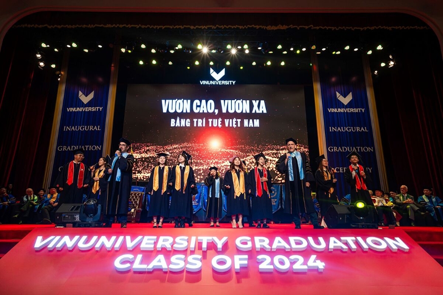 TS. Mai Lan đạt Giải thưởng Giảng dạy xuất sắc năm 2022 và Giải thưởng Cống hiến xuất sắc năm 2023 của VinUni.