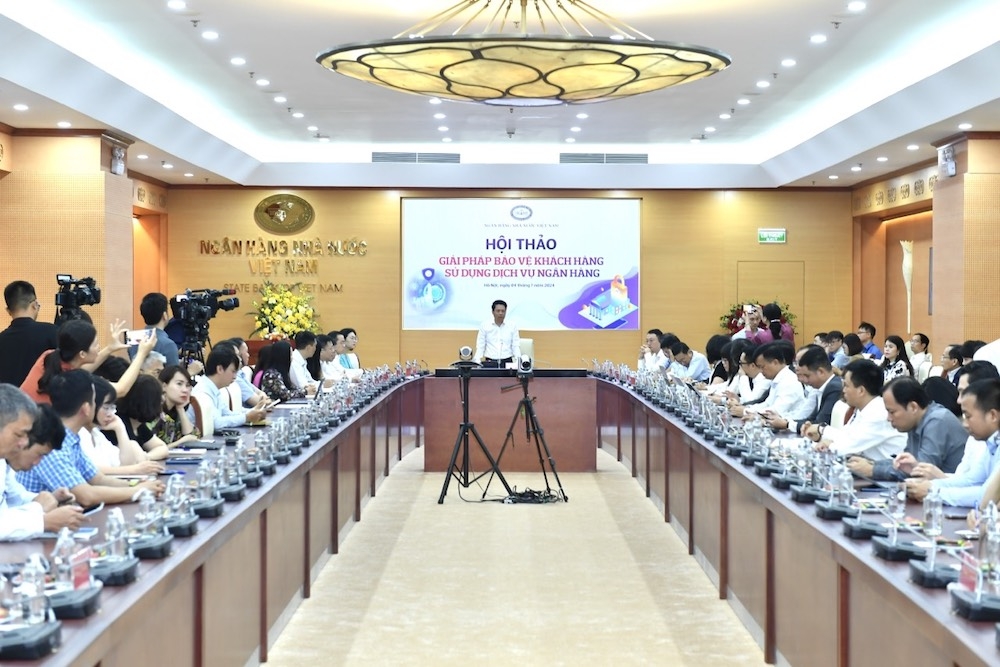 Ông Phạm Tiến Dũng, Phó Thống đốc NHNN cho biết xác thực sinh trắc học là thêm một lớp bảo vệ nữa, ngân hàng không bỏ một bước bảo mật nào, nên chỉ an toàn hơn cho khách hàng